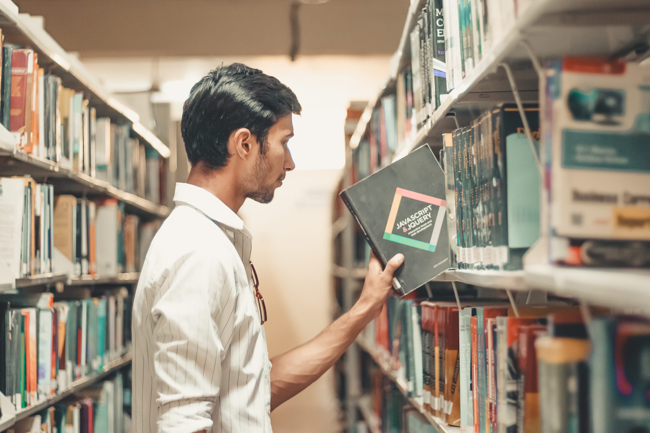TIPS-PENTING-UNTUK-BERJAYA-VIVA-MASTER-DAN-PHD-Dr-Muhamad-Hariz-Adnan_compressed