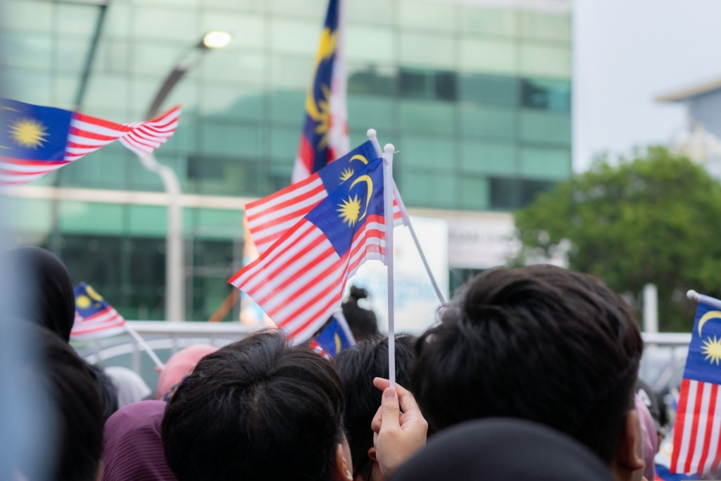 Warning signs checklist for choosing an AI training provider in Malaysia