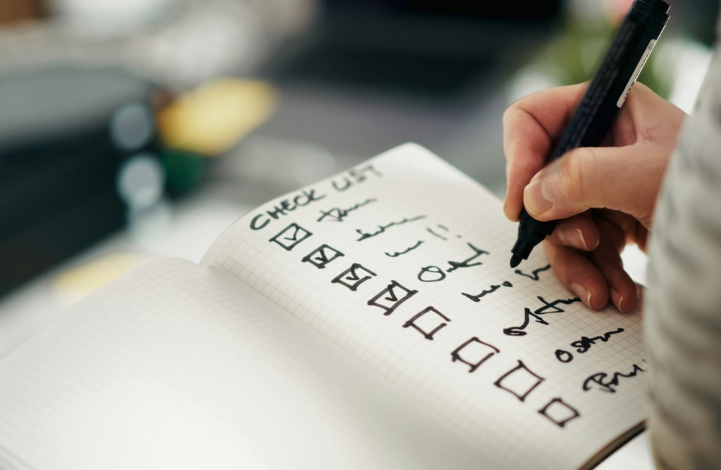 Checklist for comparing AI training providers in Malaysia by category
