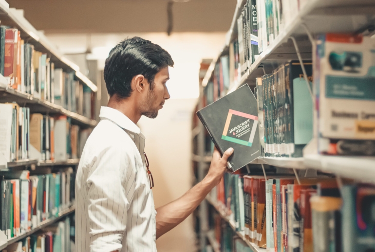 TIPS-PENTING-UNTUK-BERJAYA-VIVA-MASTER-DAN-PHD-Dr-Muhamad-Hariz-Adnan_compressed