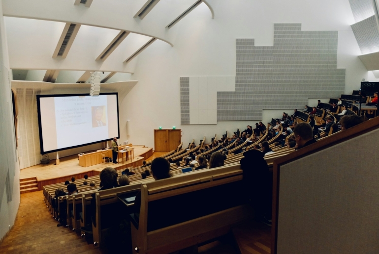 University students using laptops in a lecture hall, illustrating AI in education trends in Malaysia