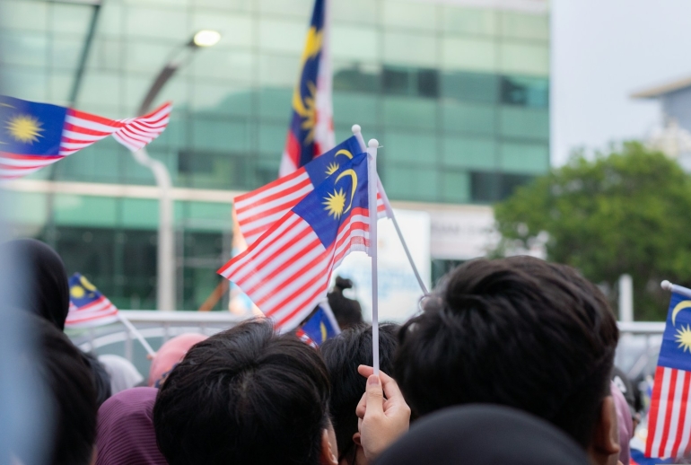 Warning signs checklist for choosing an AI training provider in Malaysia