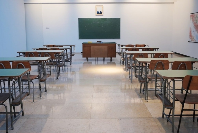 AI training for teachers and educators in a Malaysian classroom setting