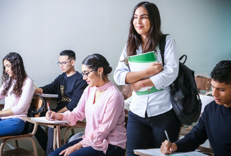 Students maintaining academic integrity in Malaysian university AI age